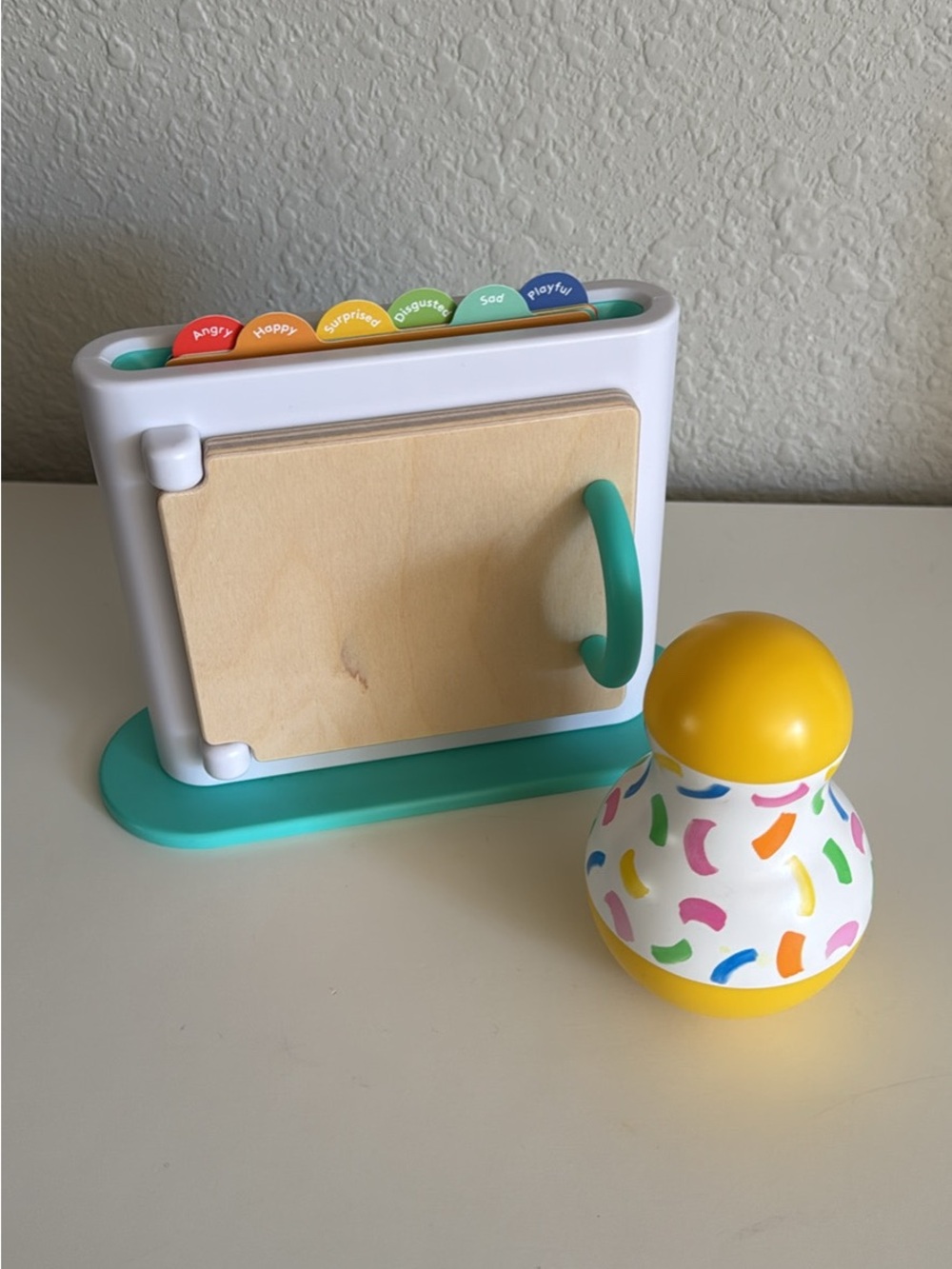 Lovevery Montessori Emotion & Rattle toy